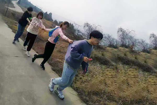 珺浩水處理伙伴們互幫互助